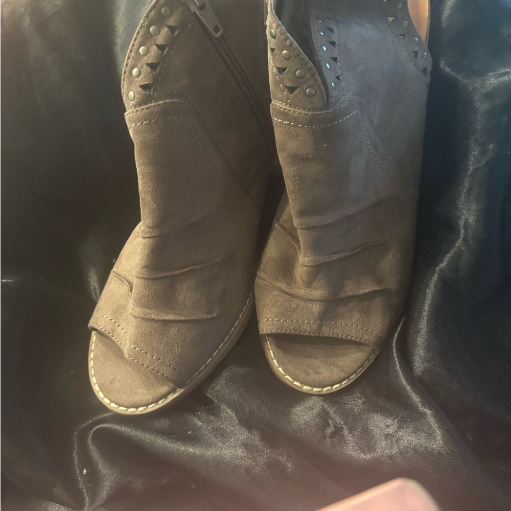 Gray Ankle Boots with Classic Stitching and Rounded Toe